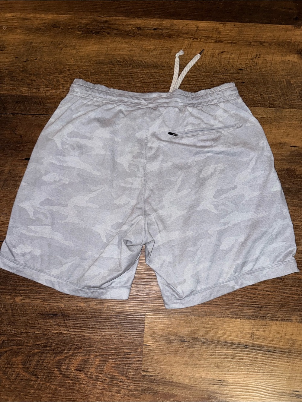 Vuori Camo Gray Pullon Shorts Medium - Picture 2 of 6